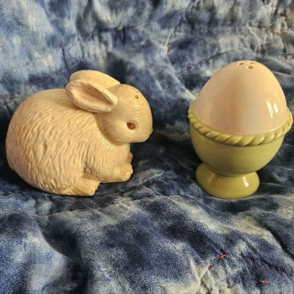 Cream Bunny and Egg Salt & Pepper Shaker Set - Vintage, Retired